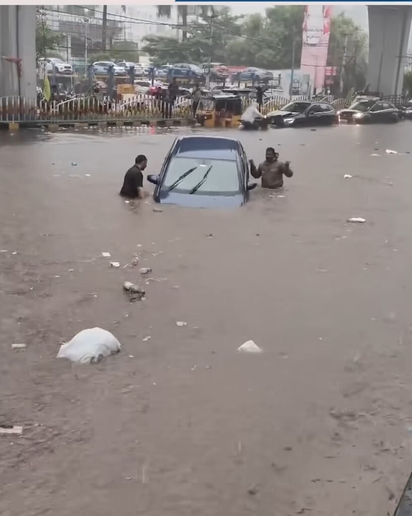 వరుణుడి వీరంగం.. వర్షపు నీటిలో చిక్కుకున్న హైదరాబాద్ screenshot 20260610 012251 google(1)